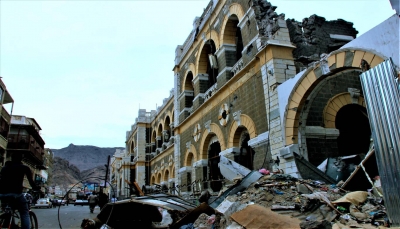 الإندبندنت البريطانية تُشَبّه "تعز" بكاتدرائية نوتردام.. وتتساءل: من سيعيد بناء المواقع التاريخية في اليمن؟