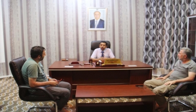 محافظ شبوة يناقش مع وفد منظمة تركية الوضع الانساني في المحافظة