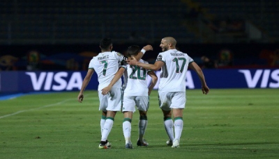 الجزائر تهزم غينيا 3- صفر وتبلغ دور الثمانية في كأس أمم أفريقيا