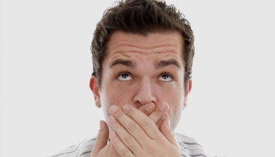 تعرف على أسباب رائحة الفم الكريهة؟