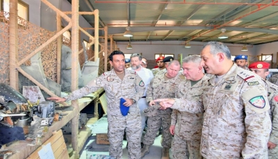 قائد القوات المشتركة باليمن يبحث مع قائد القيادة الأمريكية الوسطى التهديدات الحوثية