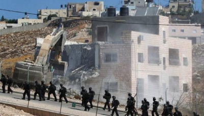 الاحتلال الإسرائيلي يهدم منازل الفلسطينيين في بلدة متاخمة للقدس الشرقية