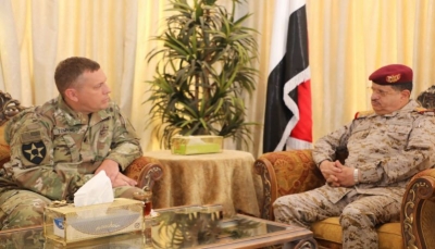خلال لقائه مسؤول عسكري أمريكي.. وزير الدفاع: ميليشيا الانتقالي تعرقل جهود مكافحة الإرهاب