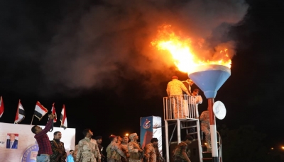 وزير الدفاع ومحافظ مأرب يوقدان شعلة الـ 26 سبتمبر بمدينة "مأرب"
