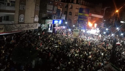 تعز: المئات من المواطنين يشاركون في إيقاد شعلة ثورة 26 سبتمبر