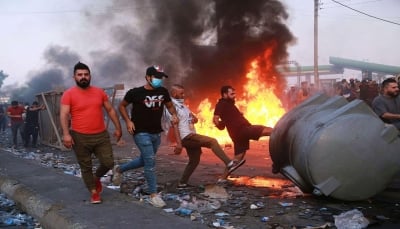 تلقوا الرصاص في منطقتي الرأس والصدر.. مقتل 165 شخصًا خلال احتجاجات العراق