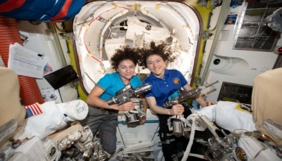 أمريكيتان تباشران أول سير نسائي بالكامل في الفضاء