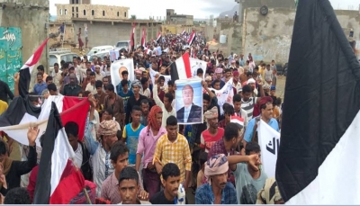 سقطرى: الآلاف يؤكدون دعمهم لقيادة المحافظة وينددون بالعبث الإماراتي في الأرخبيل