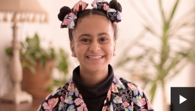 تعرف كيف علمت طفلة يمنية نفسها اللغة اليابانية؟ (فيديو)