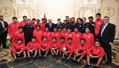 الرئيس هادي يوجه بدعم الرياضة ويشيد بتأهل منتخب الشباب الى نهائيات آسيا