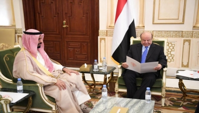 الرئيس هادي يتسلم رسالة من أمير دولة الكويت