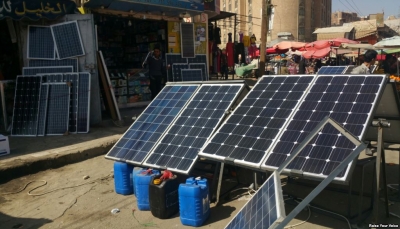 اليمنيون يتغلبون على أزمة الكهرباء بالطاقة الشمسية