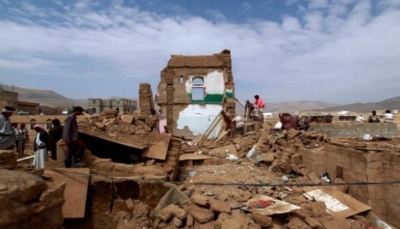 بعد تهدم ستة منازل.. انهيارات صخرية تهدد 12 منزل في "بني مطر" غرب صنعاء