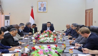 رئيس الوزراء يدعو منظمات الأمم المتحدة إلى عدم الخضوع لابتزاز الحوثيين