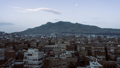 صنعاء: الحوثيون يفرضون على ملاك المنازل إتاوات بالدولار لدعم مجهودها الحربي