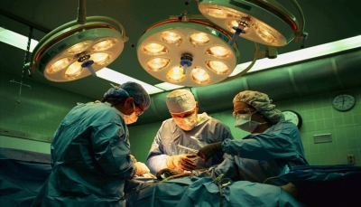 مليشيا الحوثي تعتزم فرض ضرائب على العمليات الجراحية في مستشفيات صنعاء