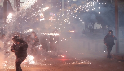 ليلة مشتعلة في لبنان.. اشتباكات بين الأمن والمتظاهرين والضحايا بالعشرات