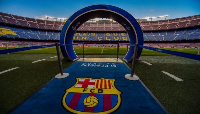 الاتحاد الإسباني يعاقب برشلونة ويحذره بإغلاق ملعبه