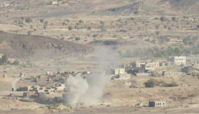 مدفعية الجيش تدمر ثلاثة أطقم حوثية في جبهة نهم (فيديو)