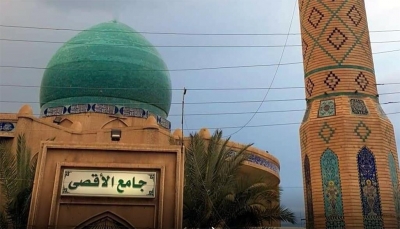 شاهد - إمام مسجد ببغداد يجهش بالبكاء بعد إعلانه تعليق صلاة الجماعة