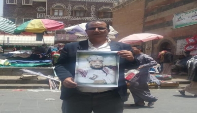 بعد عقود من ثورة 26 سبتمبر.. الحوثيون ينشرون صور الأئمة في أسواق صنعاء