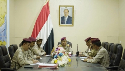دعا لرفع درجات الحيطة والحذر.. وزير الدفاع: سنحتفظ بحق الرد على الاعتداءات الحوثية