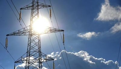 عدن: الكهرباء تعود تدريجيا بعد أيام من توقفها