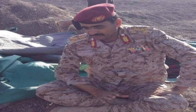 مليشيا الحوثي تعدم قائداً عسكرياً بعد وقوعه في الأسر وتمثل بجثته