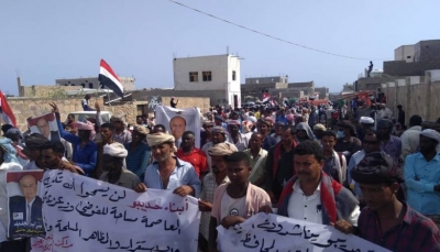 سقطرى: مظاهرة شعبية ترفض "الإدارة الذاتية" وتؤكد دعمها للشرعية