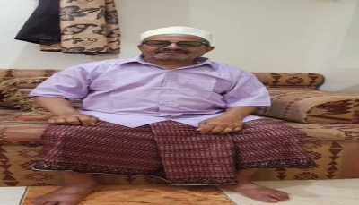 وفاة والد الصحفي المختطف في سجون الحوثي "توفيق المنصوري"
