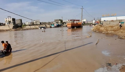 الحكومة تطالب الأمم المتحدة بإغاثة المتضررين جراء السيول وتدعو السلطات لحصر الأضرار