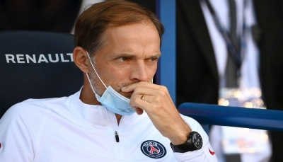 مدرب باريس سان جيرمان يتعرض لكسر في مشط القدم