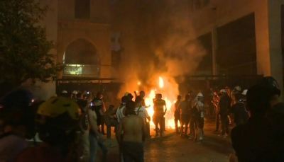 يطالبون برحيل  الرئيس والبرلمان.. لبنان: مواجهات بين محتجين والأمن وسط بيروت