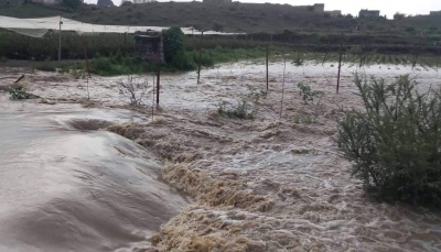 صنعاء: السيول تودي بحياة امرأتين وطفلة وانهيار أحد المنازل