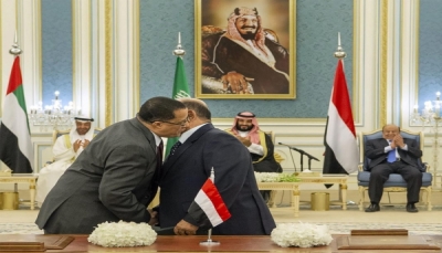 الانتقالي يهاجم "آل جابر" والسفير الأمريكي يدعو للتعاون مع السعودية لتنفيذ اتفاق الرياض