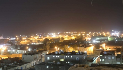 مليشيا الحوثي تستهدف الأحياء السكنية في مدينة مأرب بصاروخ باليستي