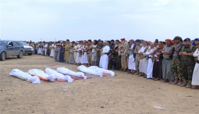 مأرب: تشييع ضحايا القصف الحوثي الذي استهدف مسجدًا وسط المدينة