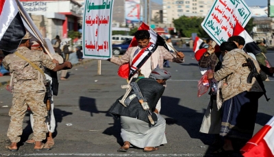 صنعاء: قيادات حوثية في الاحياء والشوارع يمارسون السطو اليومي والابتزاز على التجار 
