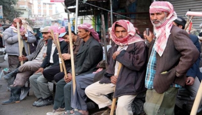 "نهب حوالات المواطنين".. الحكومة: الحوثيون ينتهجون سياسة الإفقار والتجويع المنظم