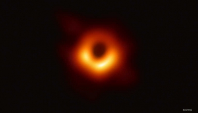 مُنحت جوائز نوبل للباحثين فيها.. ما هي "الثقوب السوداء" إحدى أهم أسرار الكون؟