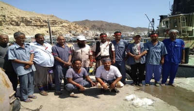 بعد تجاهل مطالبهم.. عمال ميناء المكلا يعلنون تصعيد إحتجاجهم ضد السلطة المحلية