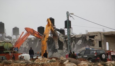 بعد 20 عاما على بنائه.. الاحتلال الإسرائيلي يجبر عائلة فلسطينية على هدم منزلها بالقدس 