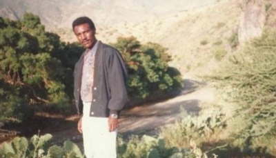 شاعر اريتري سجين منذ عقدين يفوز بلقب "كاتب الشجاعة العالمي"