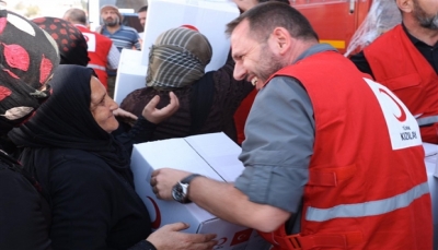 الحكومة تدين الاعتداء المسلح الذي تعرض له موظف الهلال الأحمر التركي في عدن