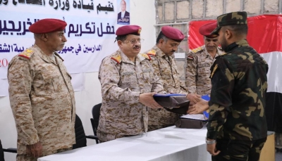وزير الدفاع: نخوض معركة مصيرية ووجودية والشرعية هي الأساس الجامع لكل اليمنيين
