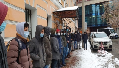 طلاب اليمن يستأنفون اعتصامهم أمام مبنى السفارة في موسكو
