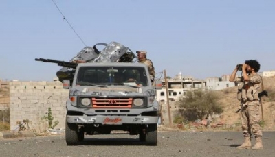 سيطرت على مواقع وخطوط إمداد.. قوات الجيش تنفذ إلتفاف على مواقع الحوثيين شرق تعز