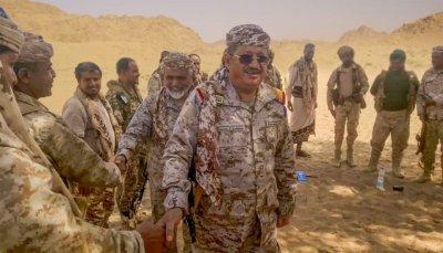 وزير الدفاع: المعركة اليوم هي معركة اليمنيين والعرب لدحر المشروع الإيراني