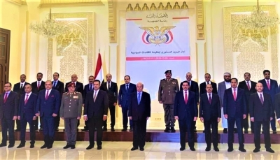 الحكومة الجديدة تؤدي اليمين الدستورية أمام الرئيس هادي في الرياض