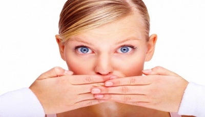 10 أسباب وراء رائحة الفم الكريهة